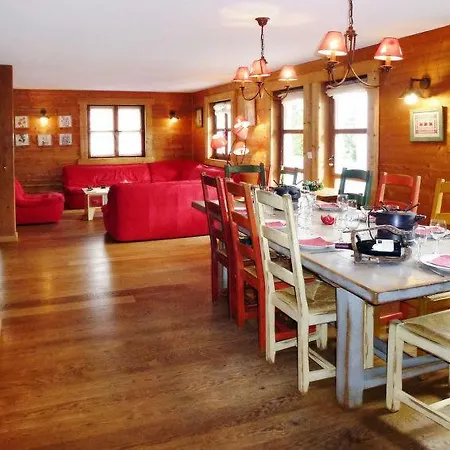 Holiday home Sleeps 14