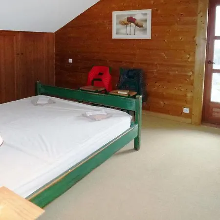 Holiday home Sleeps 14 *